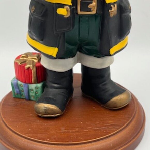 Vintage Russ Santa Collection Fireman Santa Figurine Christmas Turnouts & Bear - Picture 4 of 10